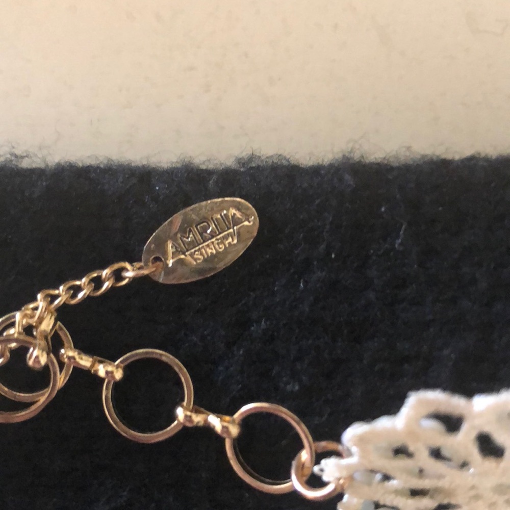Beautiful chocker - Picture 2 of 4